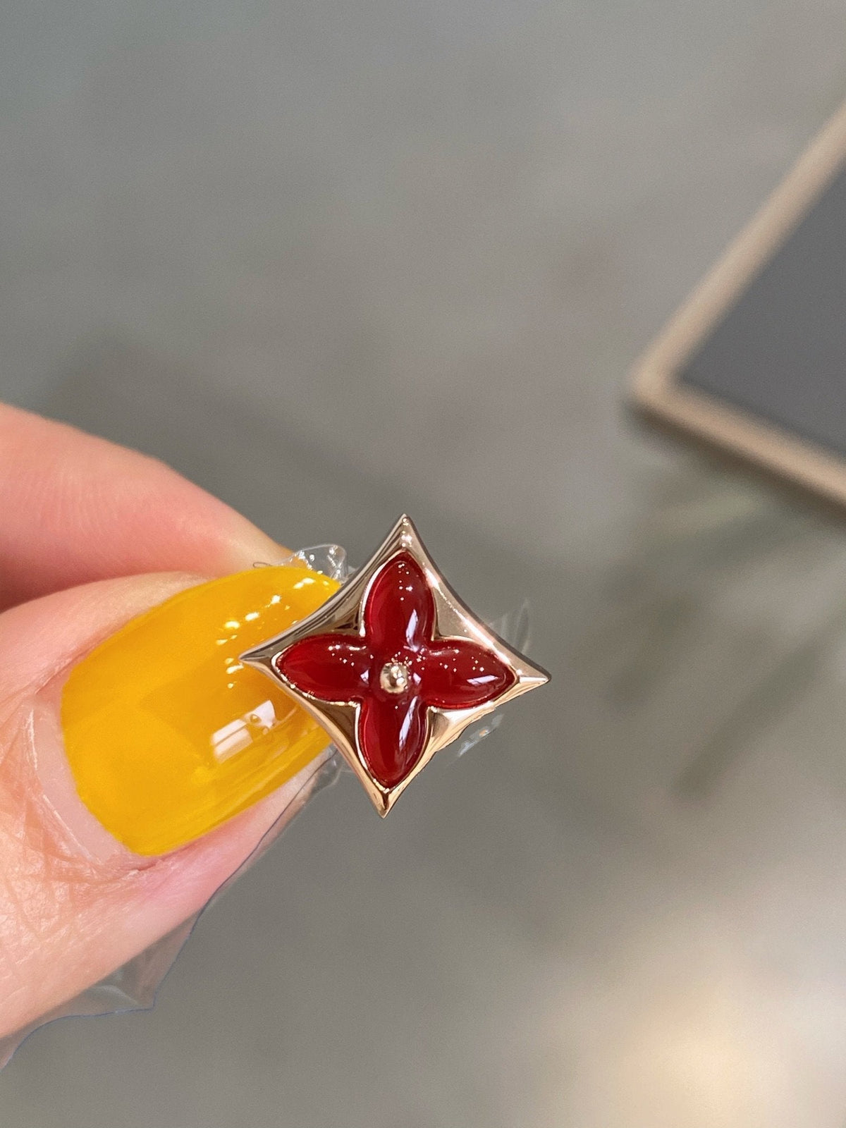 ¡®Lume Jewels¡¯STAR AND SUN PINK GOLD CARNELIAN STUD EARRINGS