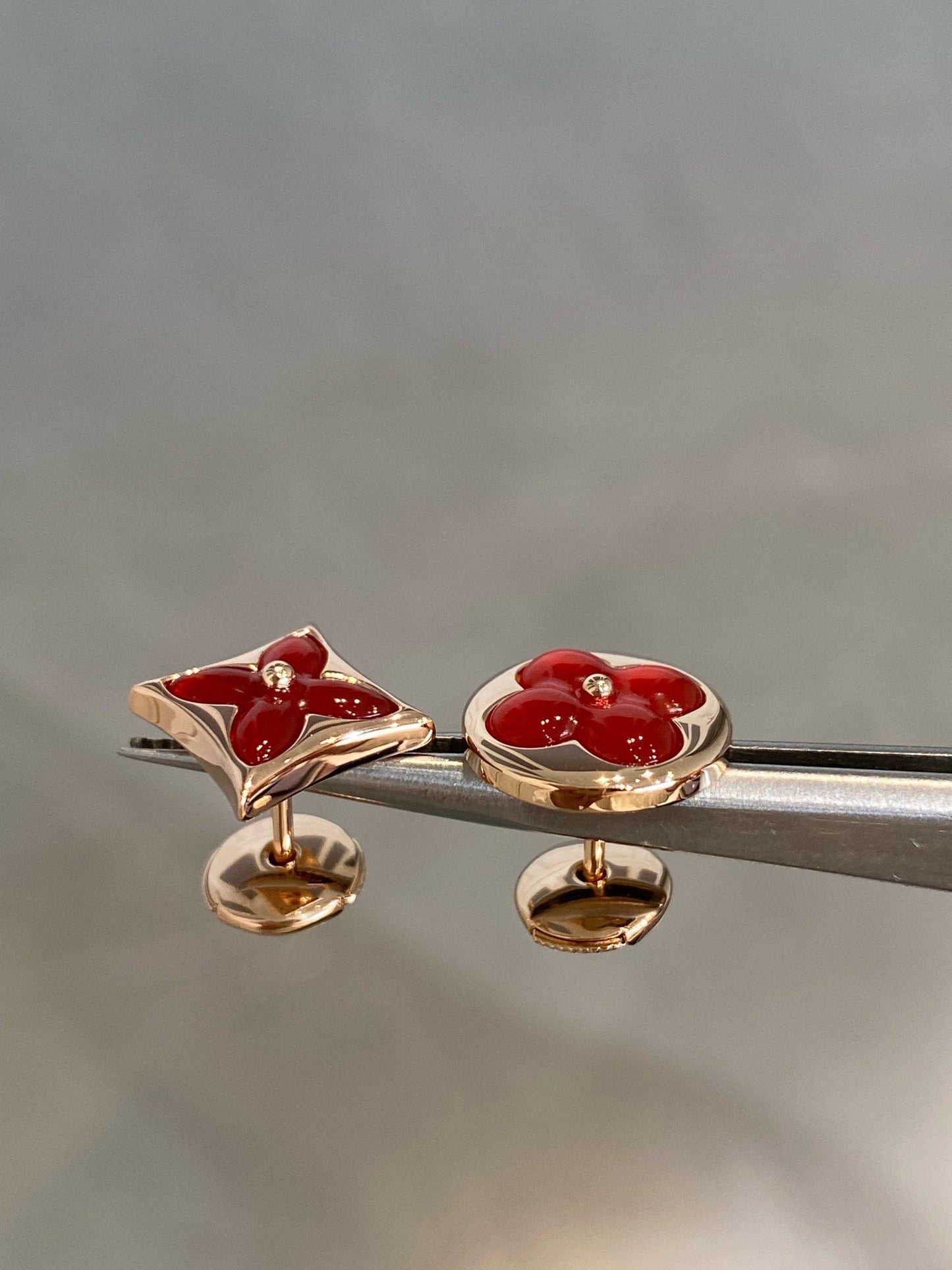 ¡®Lume Jewels¡¯STAR AND SUN PINK GOLD CARNELIAN STUD EARRINGS