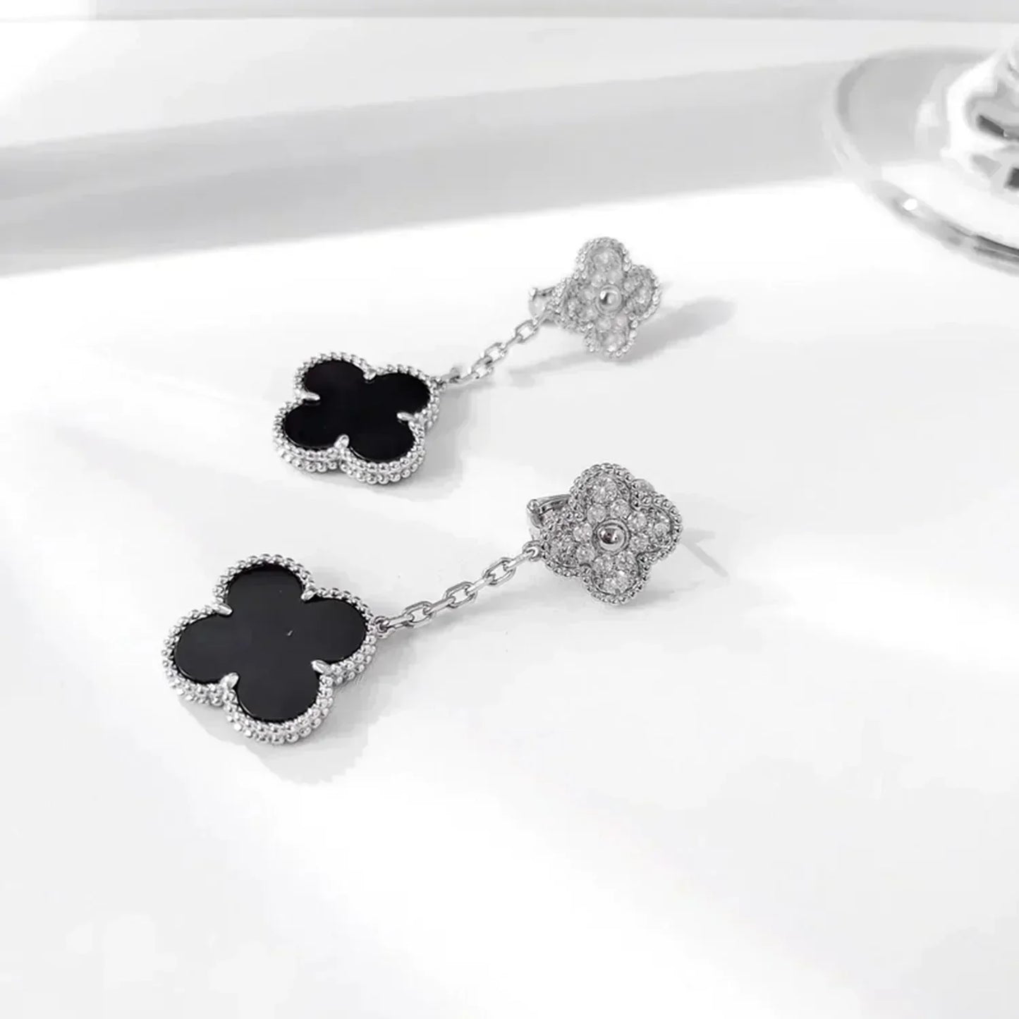 ¡®Lume Jewels¡¯CLOVER 2 MOTIFS  DIAMOND ONYX EARRINGS SILVER