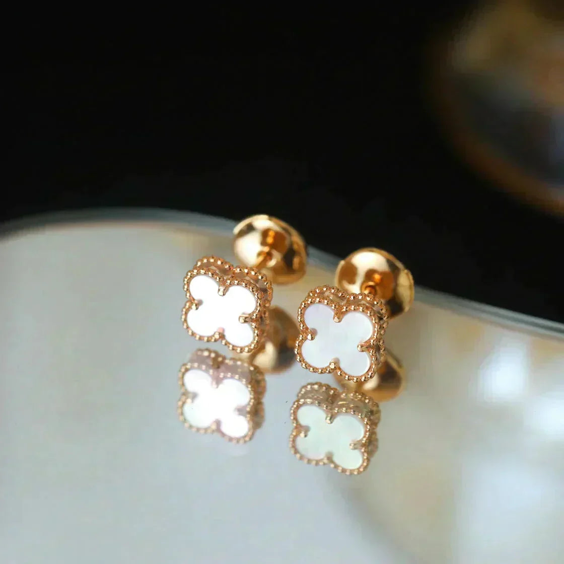 ¡®Lume Jewels¡¯CLOVER MINI 9.5MM WHITE MOP EARRINGS