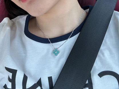 ¡®Lume Jewels¡¯CLOVER 1 DIAMOND LIGHT BLUE SILVER NECKLACE