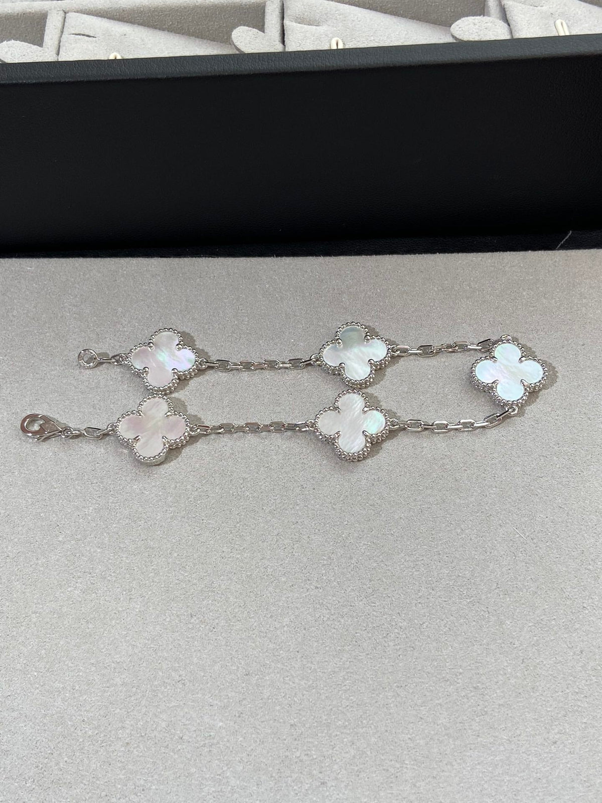 [Lume Jewels]New CLOVER WHITE PEARL MOP 5 MOTIF BRACELET COLLECTION