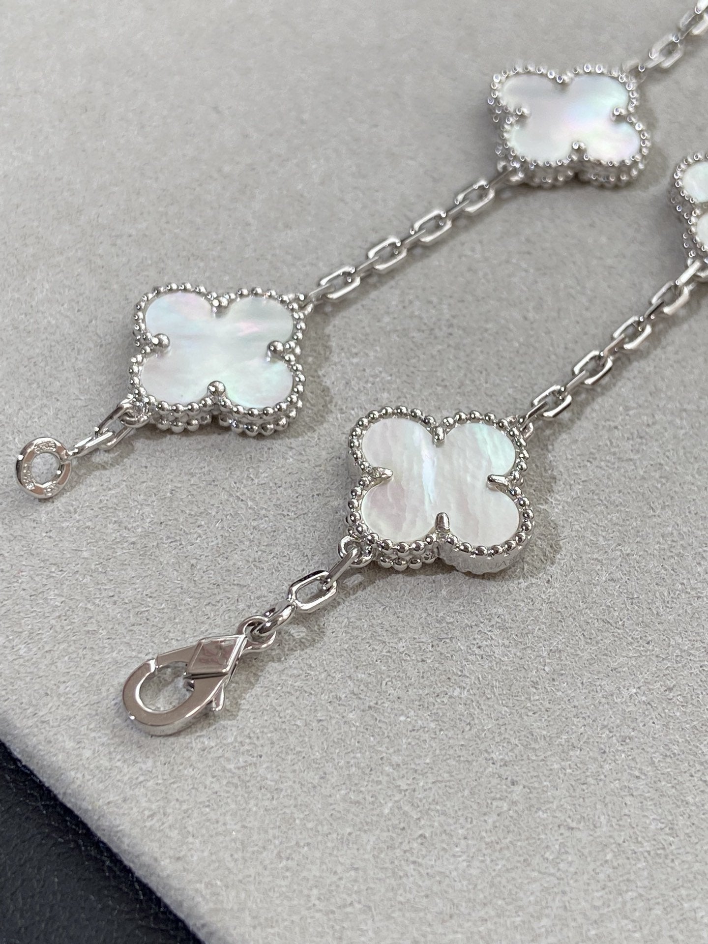 [Lume Jewels]New CLOVER WHITE PEARL MOP 5 MOTIF BRACELET COLLECTION