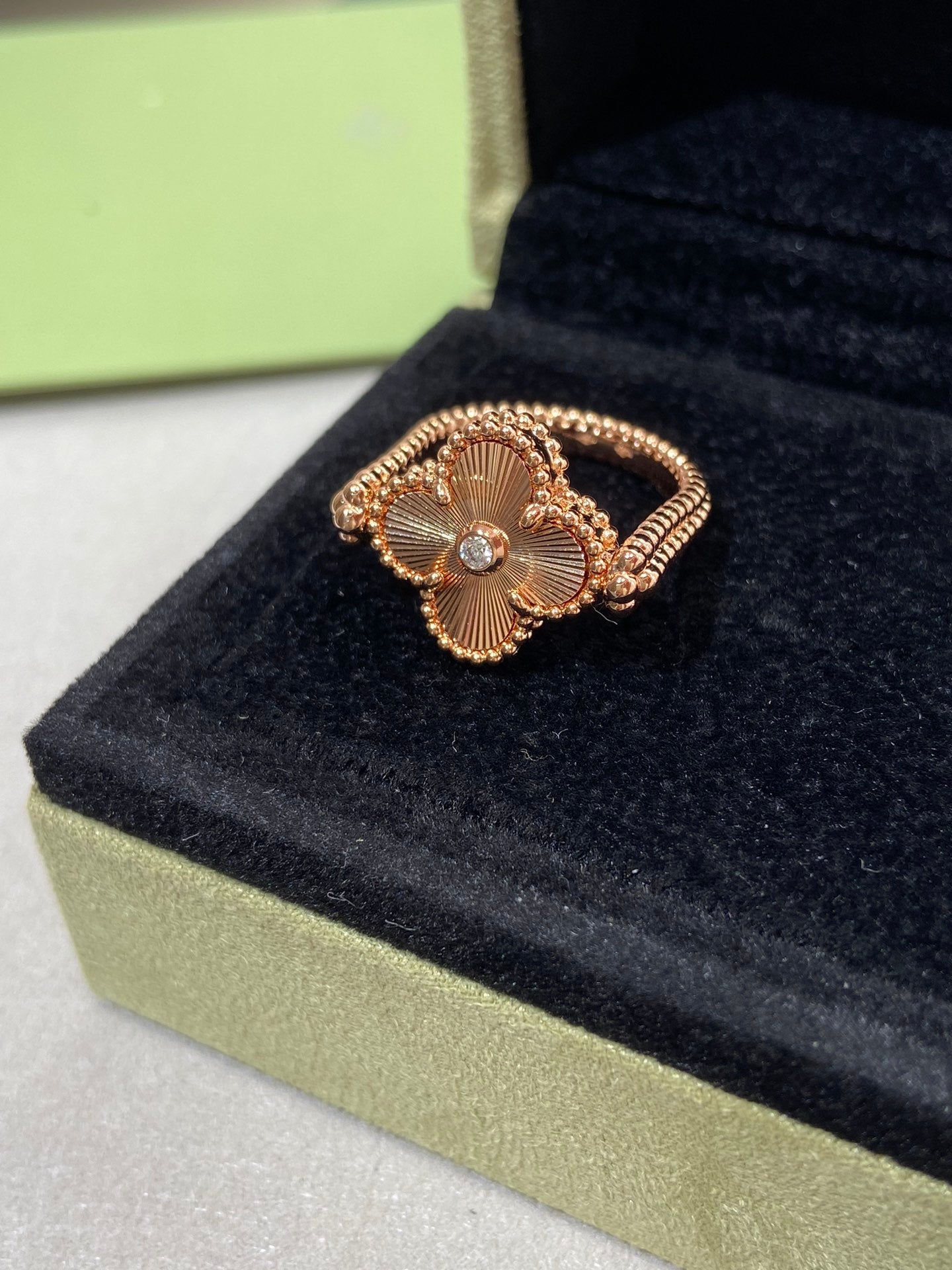 ¡®Lume Jewels¡¯CLOVER RIVERSIBLE ROSE GOLD RING