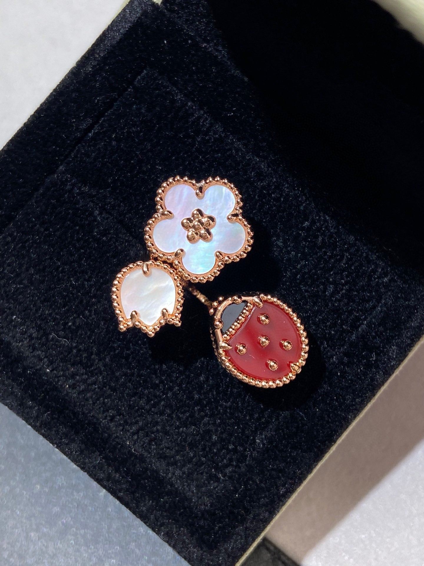 ¡®Lume Jewels¡¯LUCKY 3 MOTIF ROSE GOLD RING