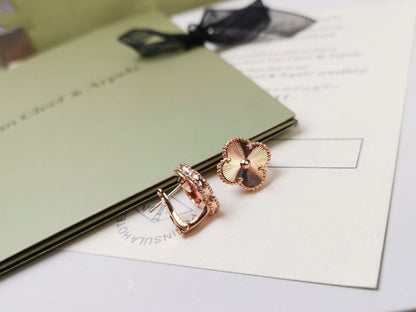 ¡®Lume Jewels¡¯CLOVER MEDIUM STUD EARRINGS