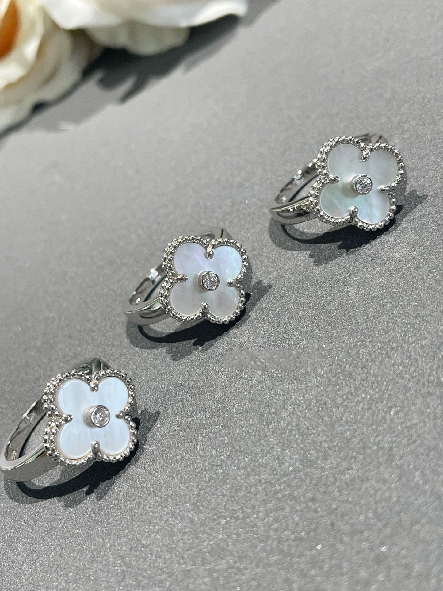 ¡®Lume Jewels¡¯CLOVER SILVER MOP DIAMOND RING