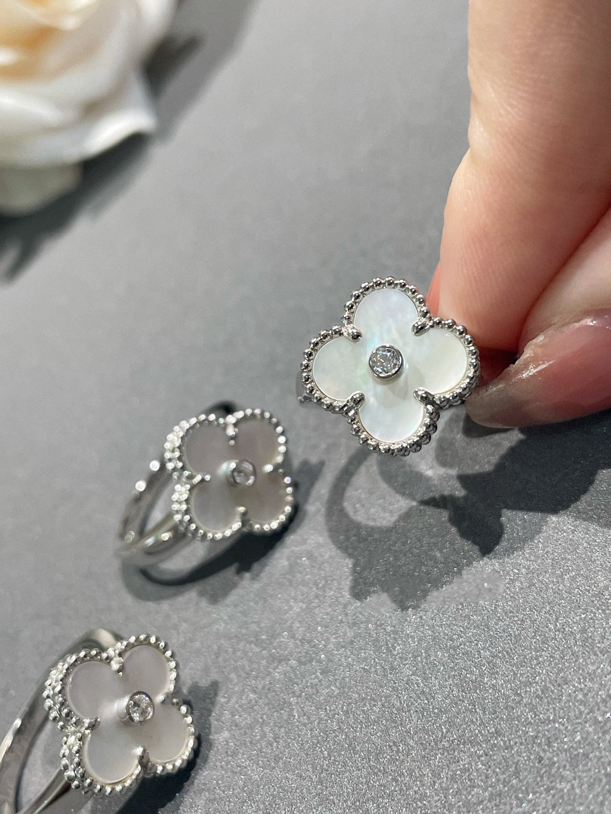 ¡®Lume Jewels¡¯CLOVER SILVER MOP DIAMOND RING