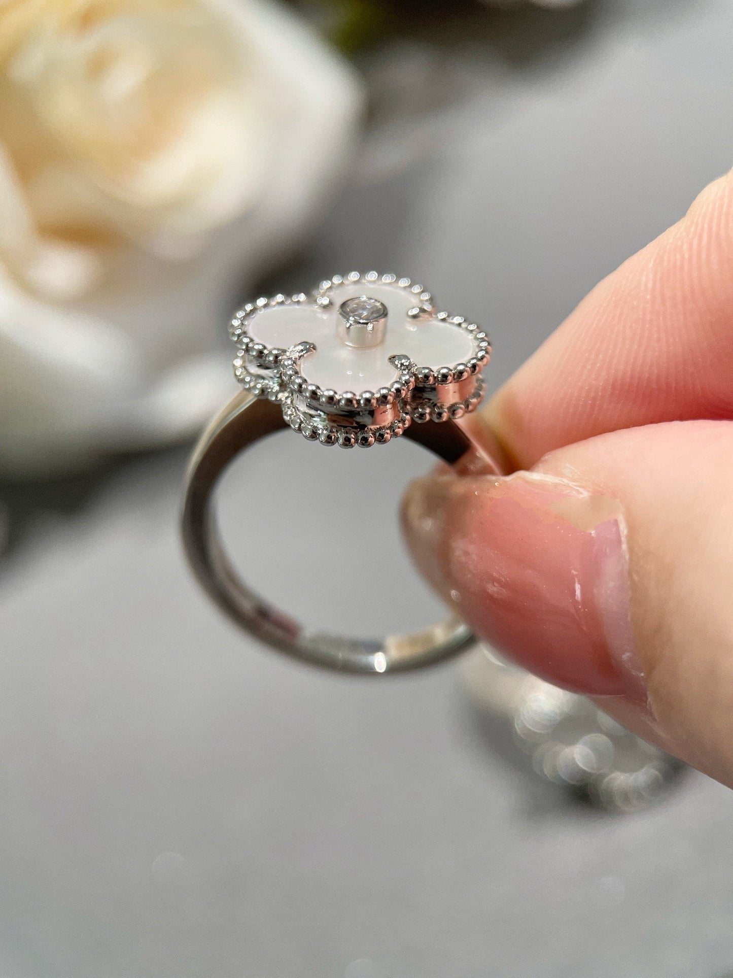 ¡®Lume Jewels¡¯CLOVER SILVER MOP DIAMOND RING