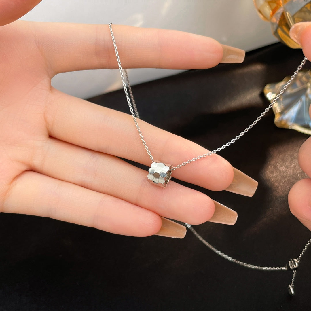 ¡®Lume Jewels¡¯BEE MINI NECKLACE