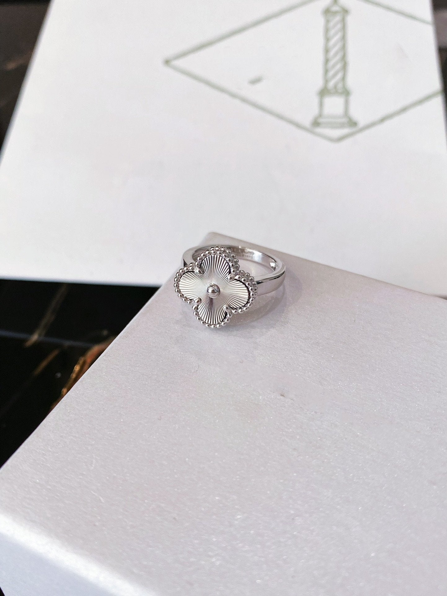 ¡®Lume Jewels¡¯CLOVER SILVER RING