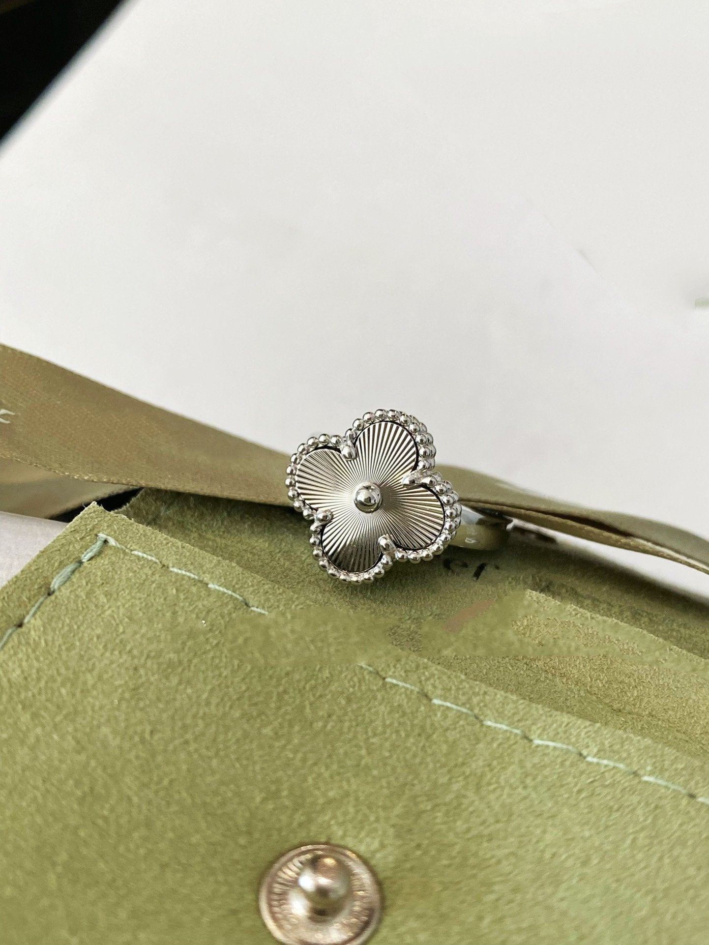 ¡®Lume Jewels¡¯CLOVER SILVER RING