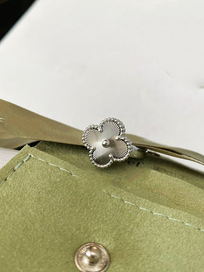¡®Lume Jewels¡¯CLOVER SILVER RING