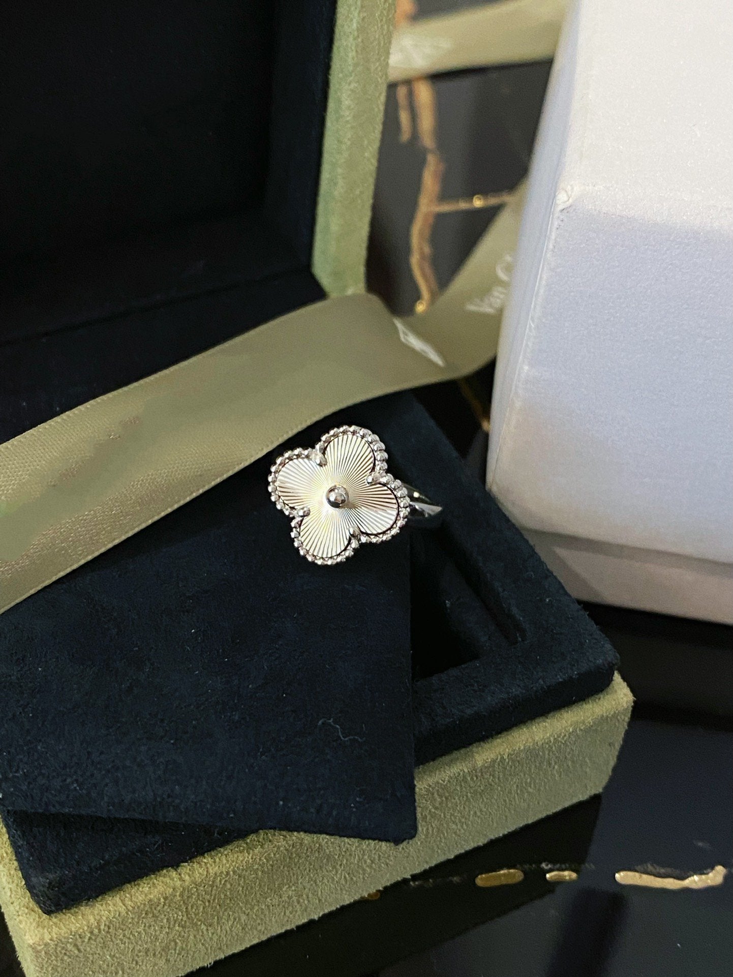 ¡®Lume Jewels¡¯CLOVER SILVER RING