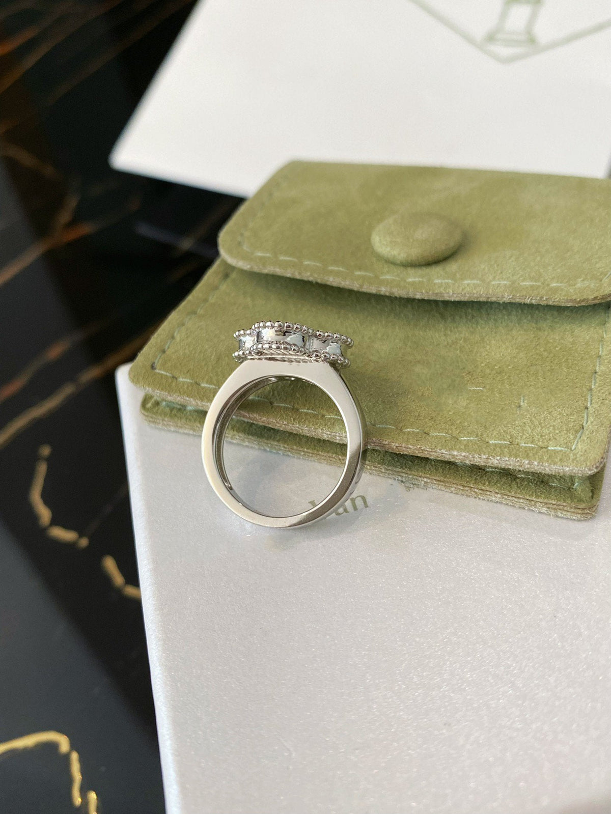¡®Lume Jewels¡¯CLOVER SILVER RING