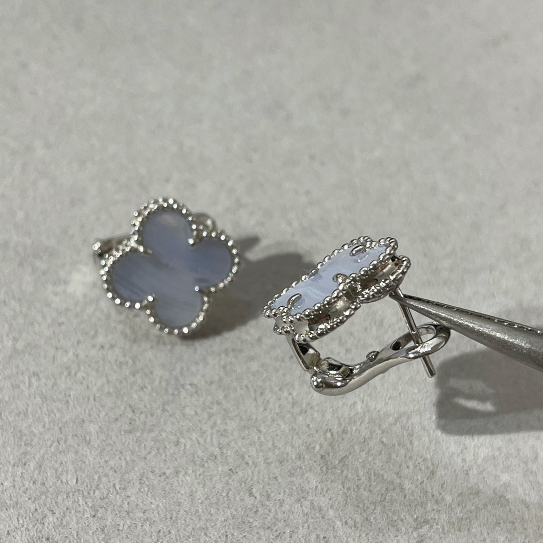 ¡®Lume Jewels¡¯CLOVER CHALCEDONY SILVER STUD EARRINGS