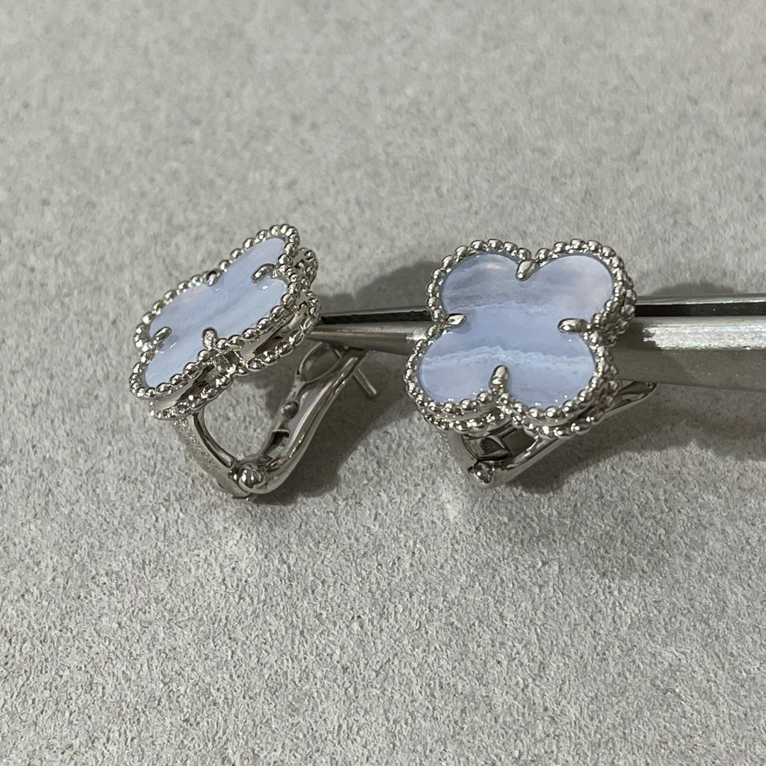 ¡®Lume Jewels¡¯CLOVER CHALCEDONY SILVER STUD EARRINGS