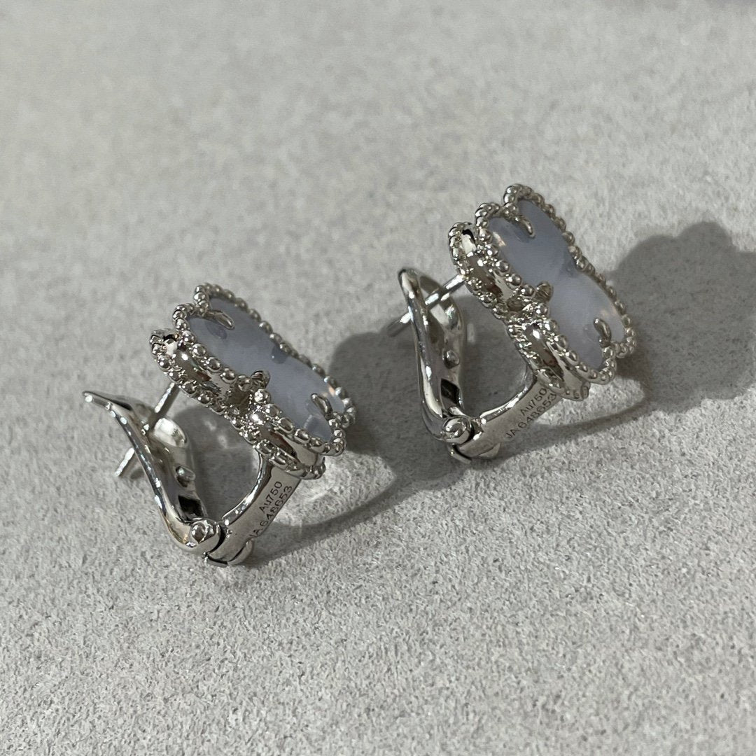 ¡®Lume Jewels¡¯CLOVER CHALCEDONY SILVER STUD EARRINGS
