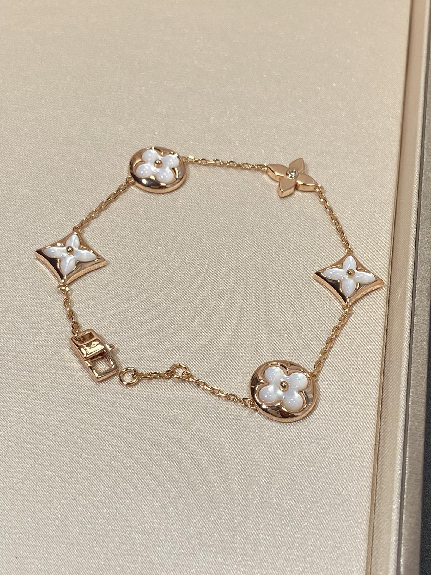 ¡®Lume Jewels¡¯STAR AND SUN 5 MOTIF MOP PINK GOLD BRACELET