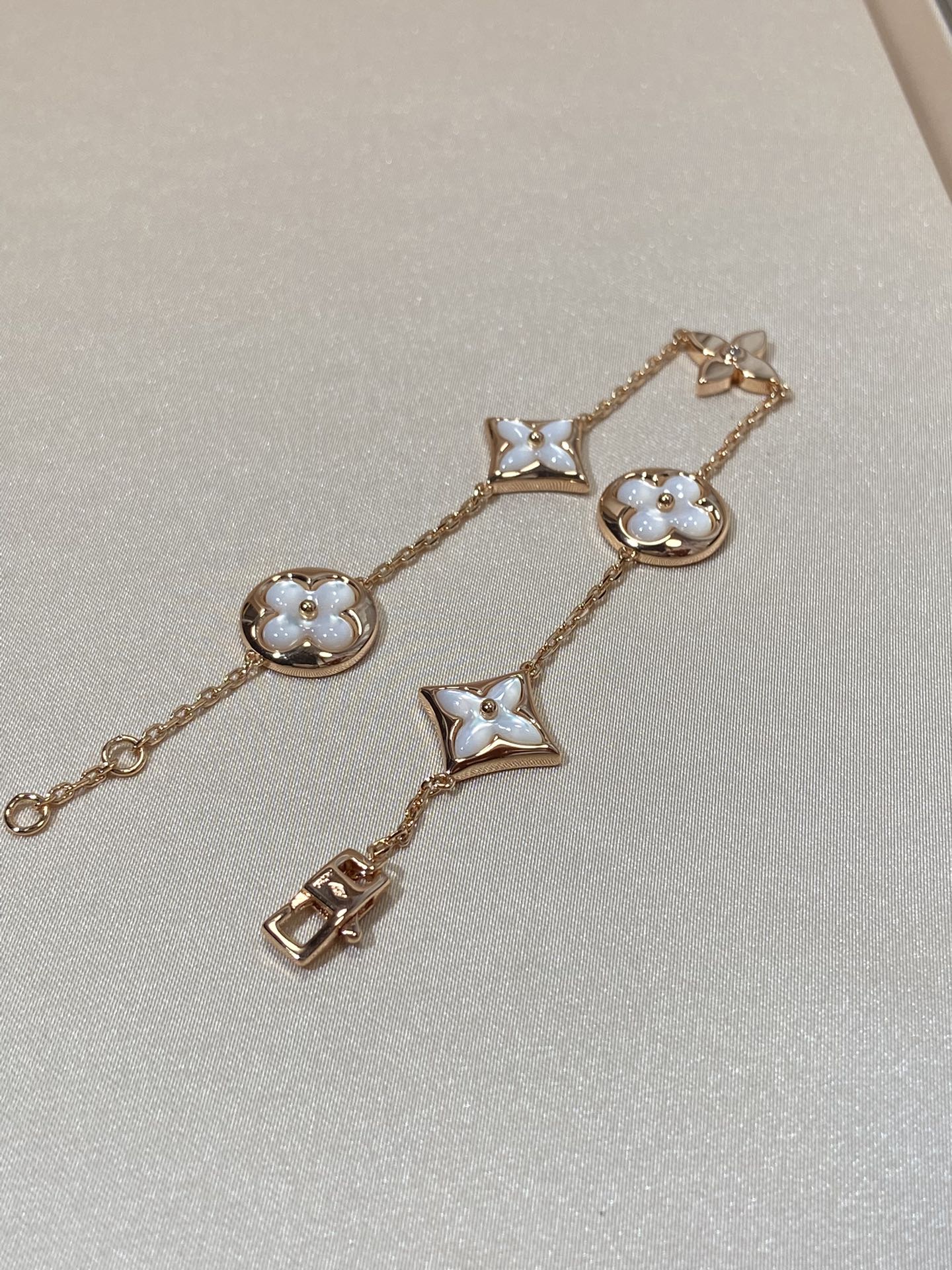 ¡®Lume Jewels¡¯STAR AND SUN 5 MOTIF MOP PINK GOLD BRACELET