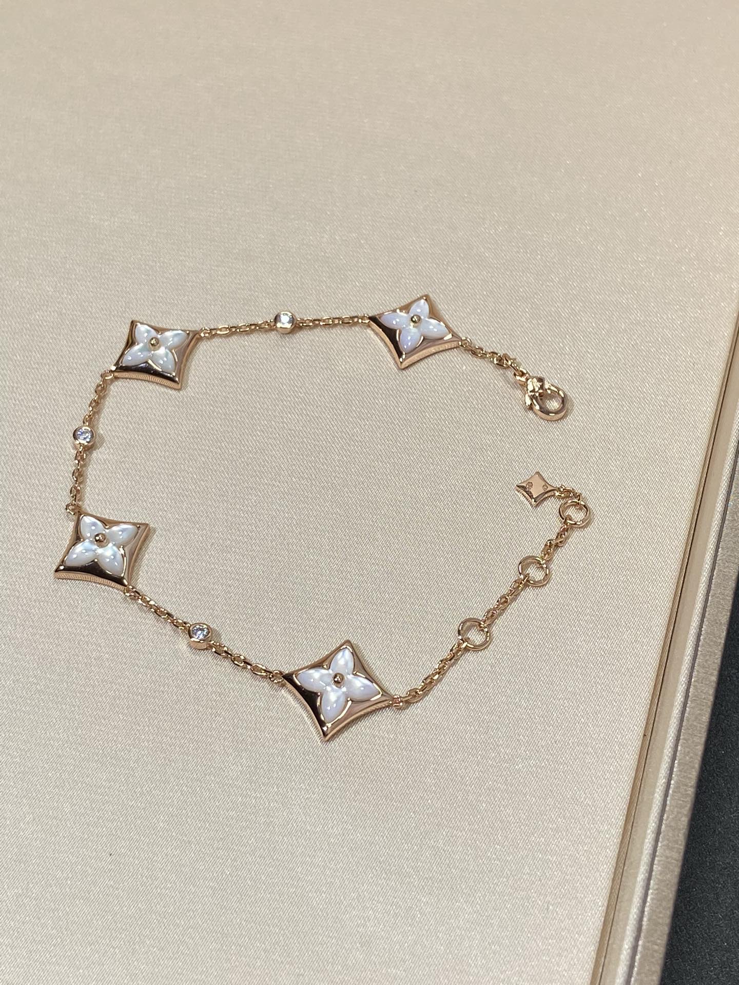 ¡®Lume Jewels¡¯STAR 4 MOTIF MOP DIAMOND PINK GOLD BRACELET