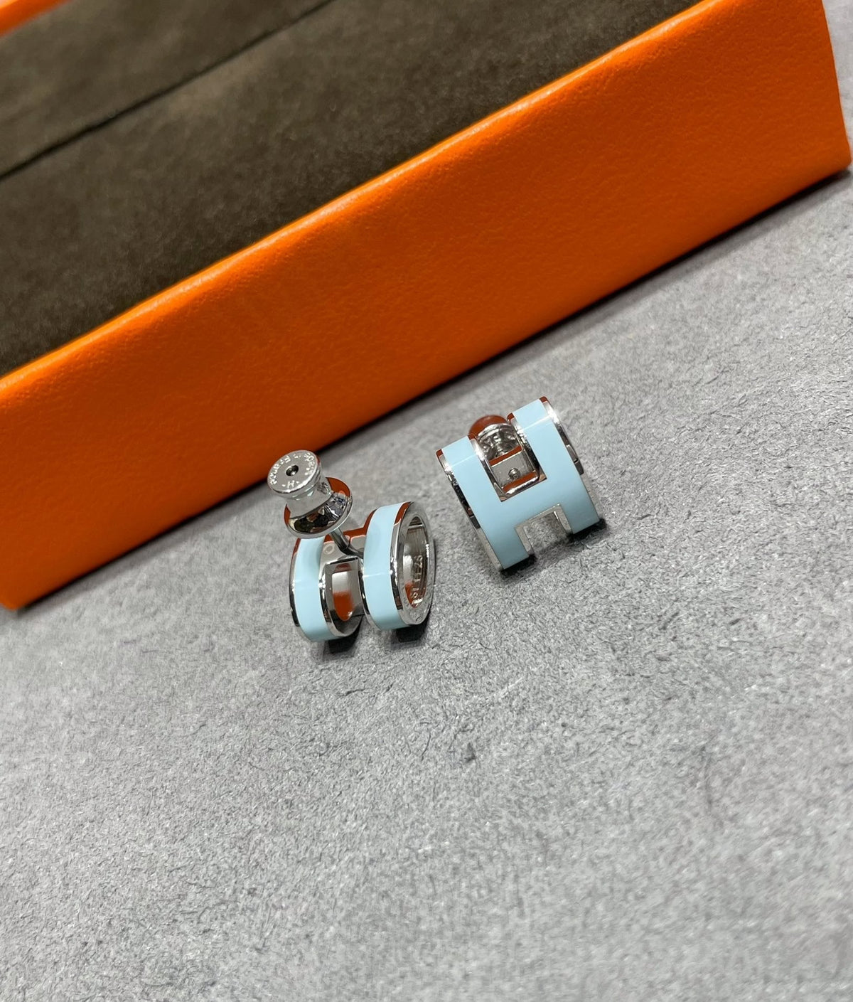 ¡®Lume Jewels¡¯POP H SKY BLUE STUD EARRINGS