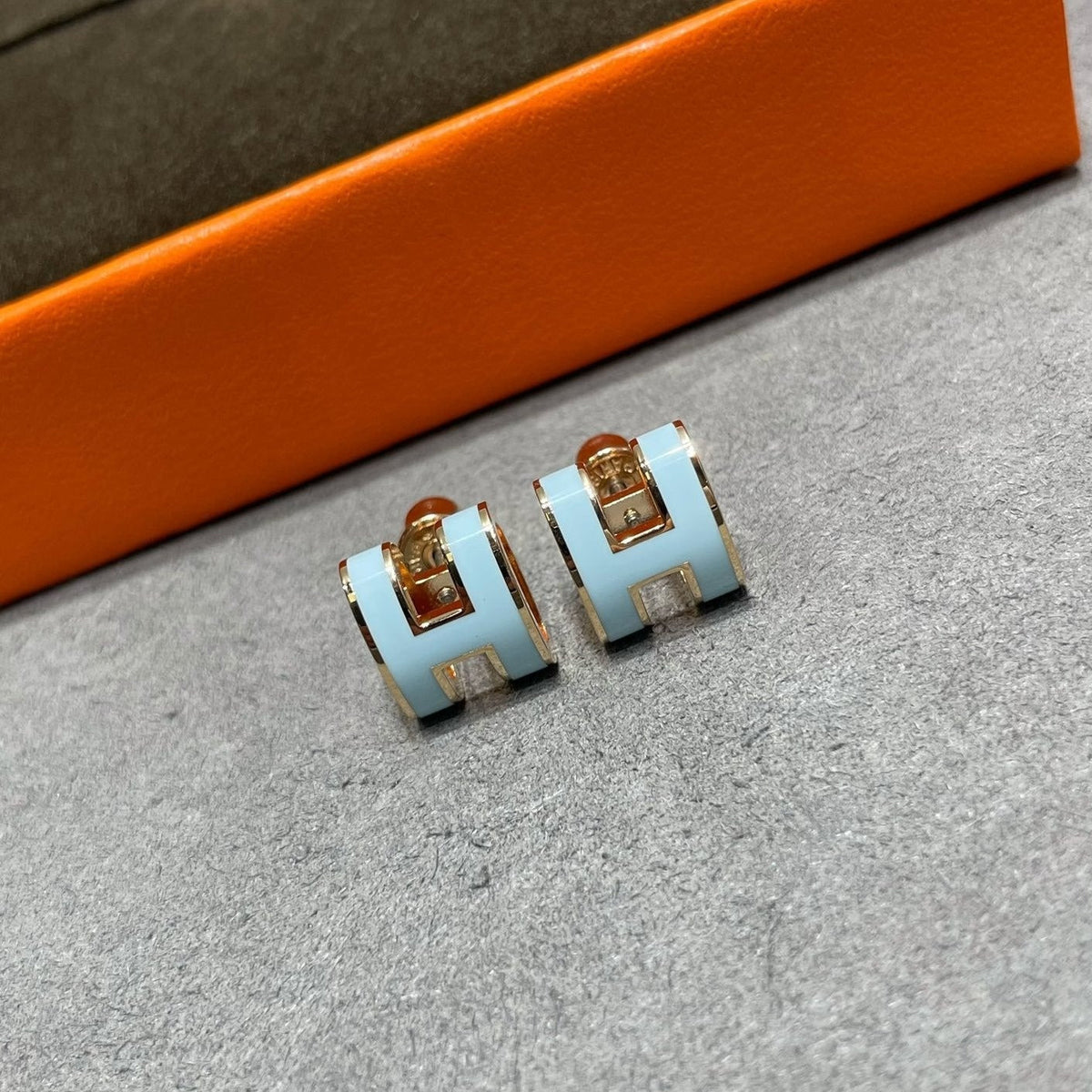 ¡®Lume Jewels¡¯POP H SKY BLUE STUD EARRINGS