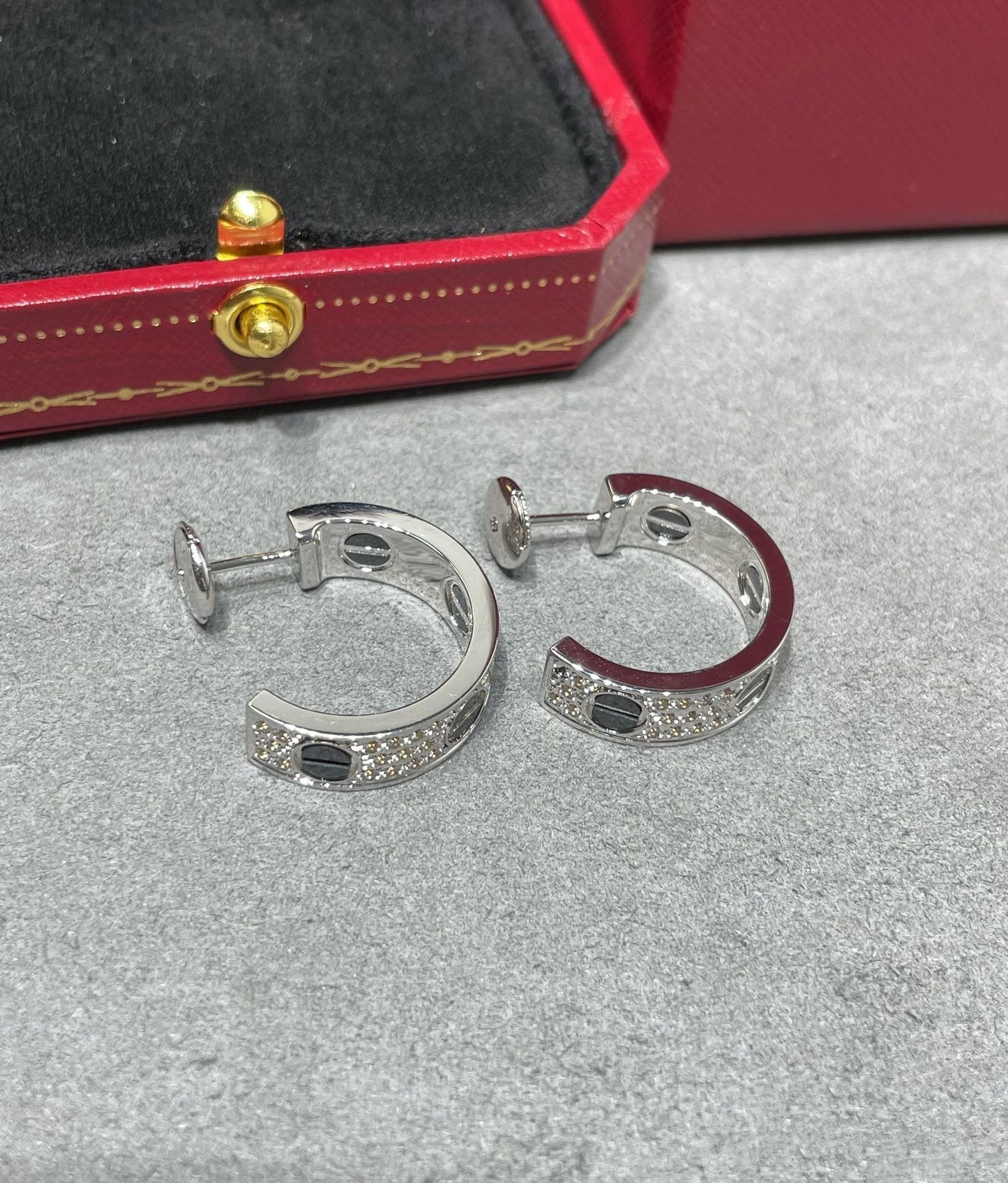 ¡®Lume Jewels¡¯LOVE CERAMIC DIAMOND PAVED SILVER EARRINGS