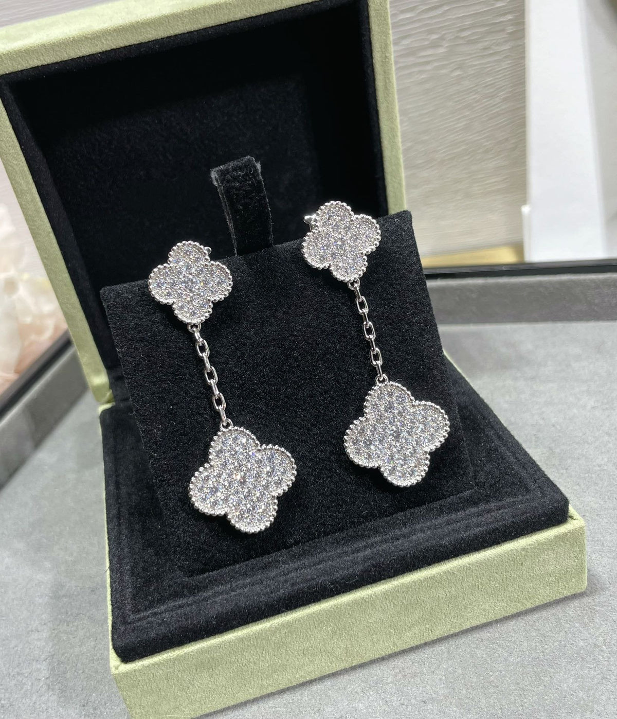 ¡®Lume Jewels¡¯CLOVER 2 MOTIFS DIAMOND PAVED SILVER EARRINGS