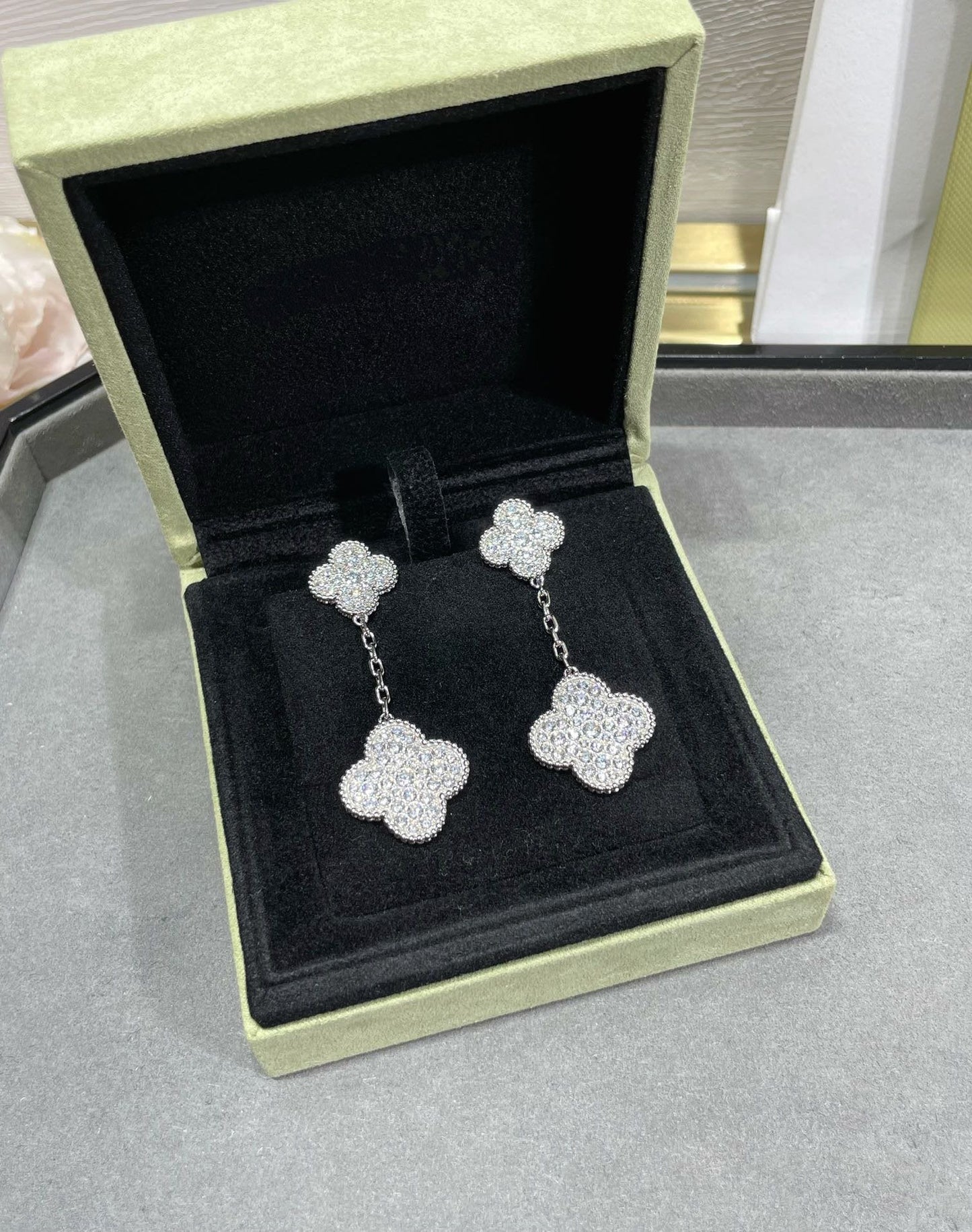 ¡®Lume Jewels¡¯CLOVER 2 MOTIFS DIAMOND PAVED SILVER EARRINGS