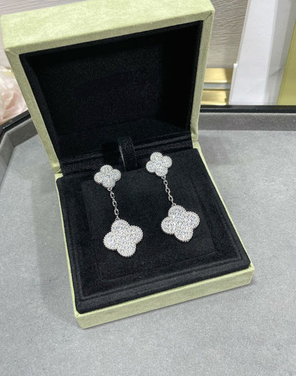 ¡®Lume Jewels¡¯CLOVER 2 MOTIFS DIAMOND PAVED SILVER EARRINGS