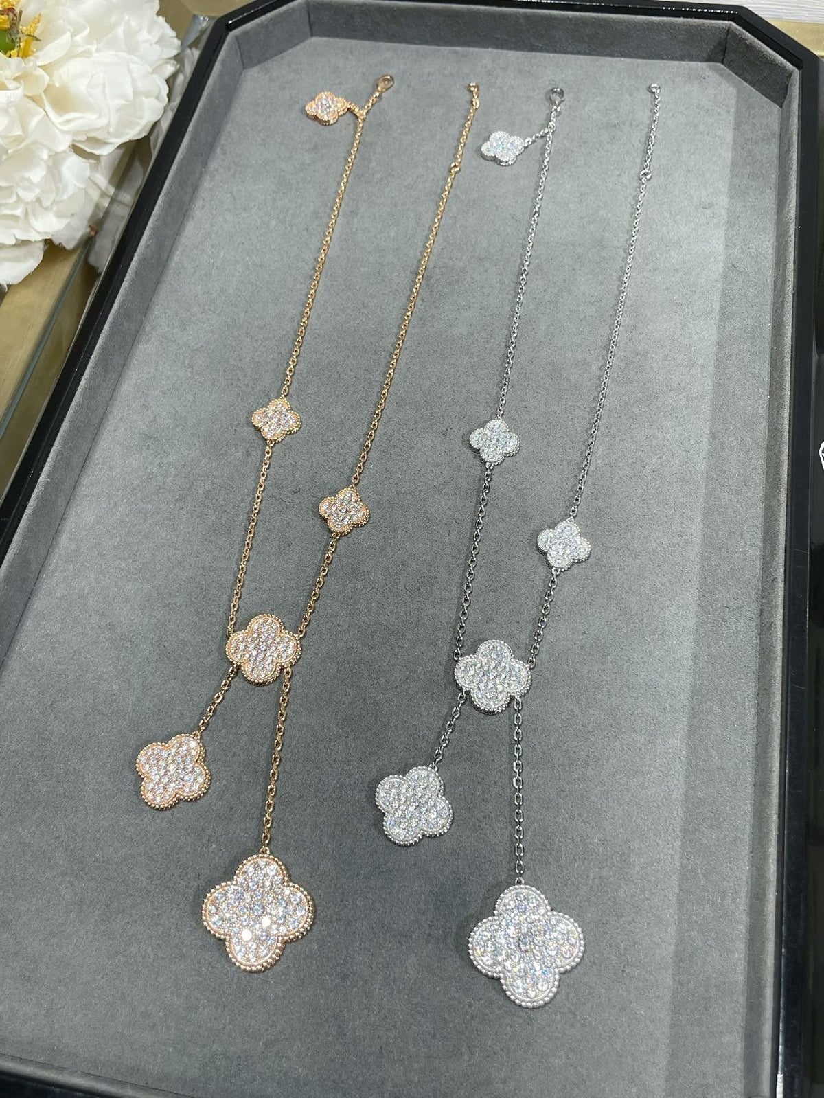 ¡®Lume Jewels¡¯CLOVER 6 MOTIF DIAMOND PAVED NECKLACE