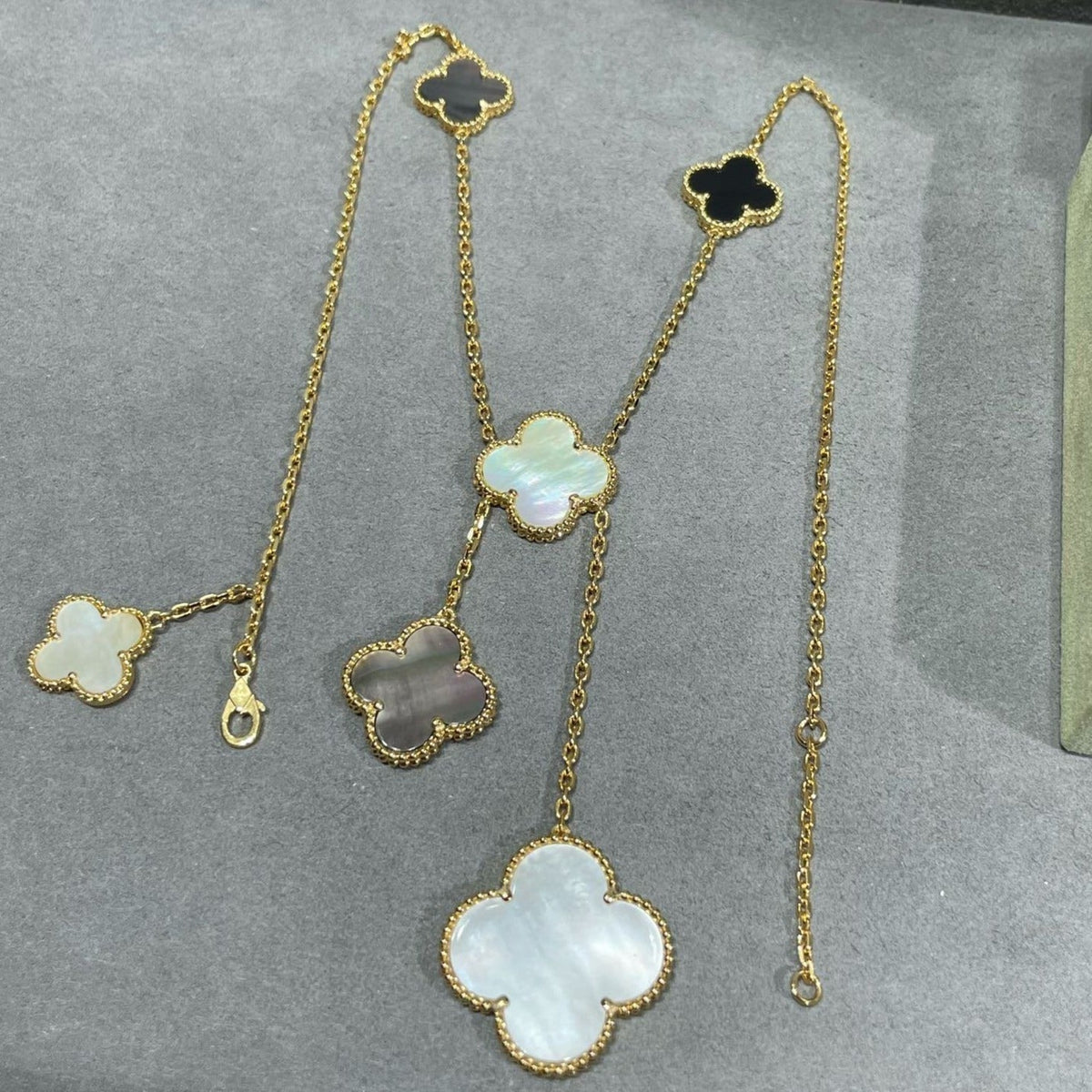 ¡®Lume Jewels¡¯CLOVER 6 MOTIF MOP ONYX GOLD NECKLACE