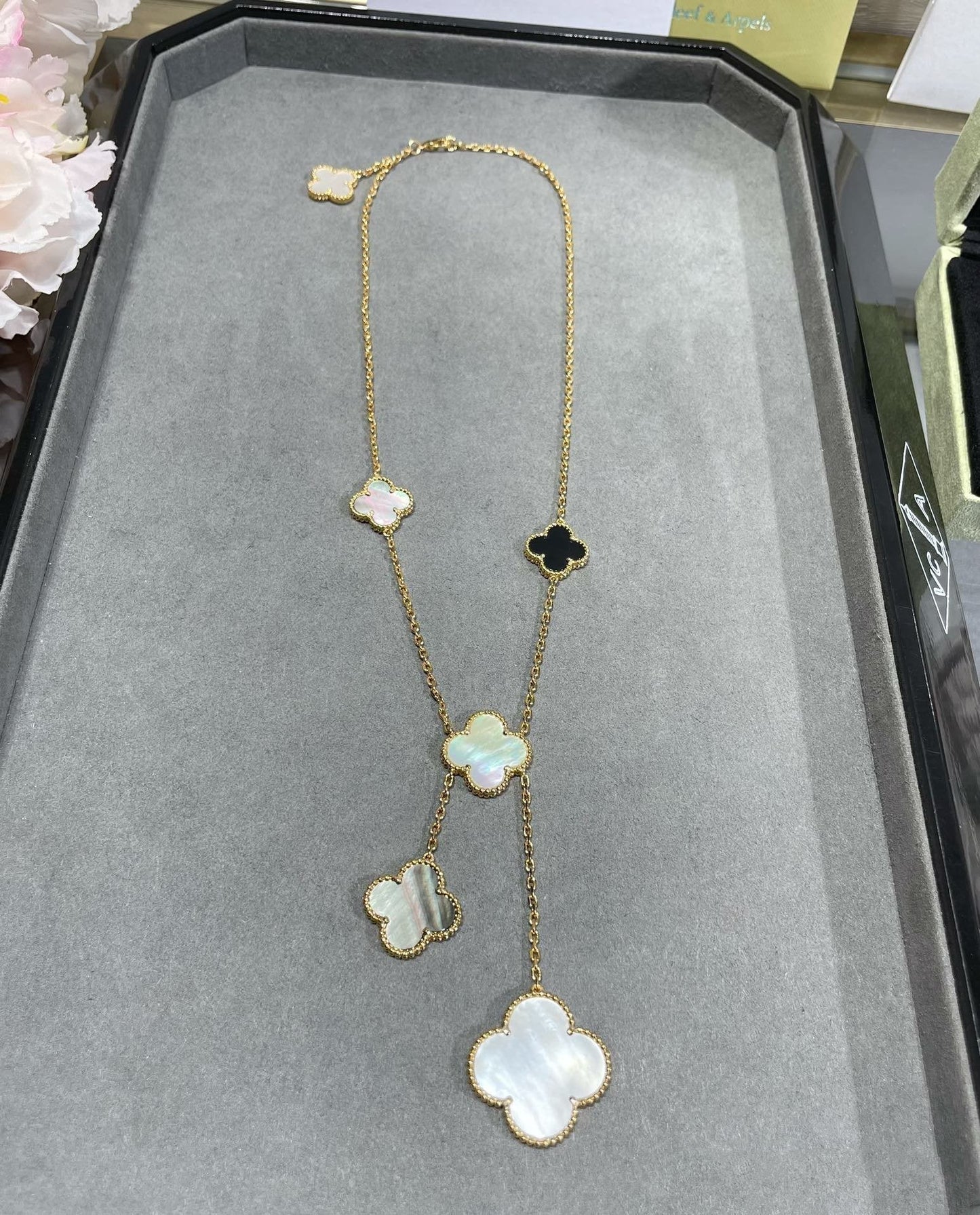 ¡®Lume Jewels¡¯CLOVER 6 MOTIF MOP ONYX GOLD NECKLACE