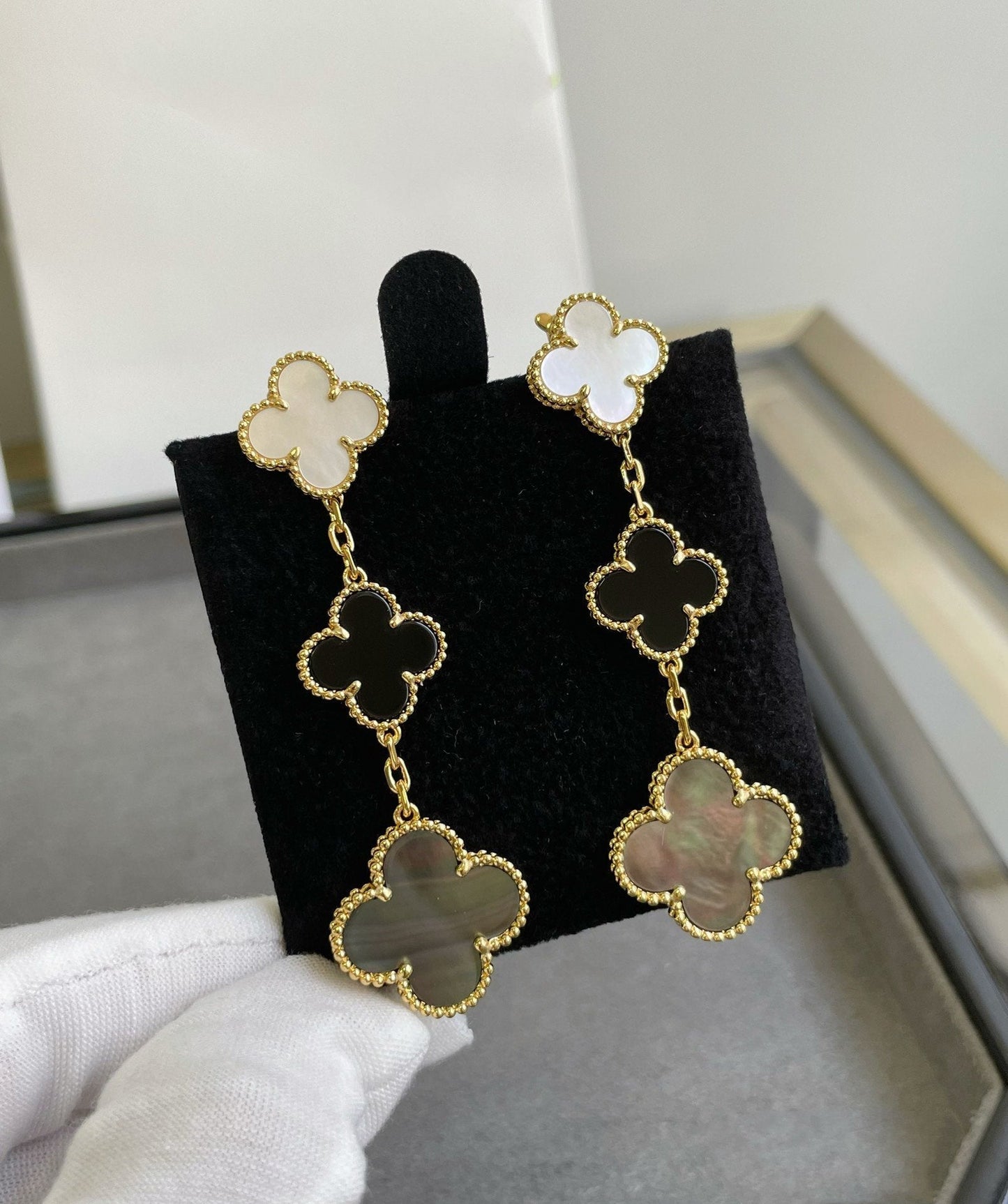 ¡®Lume Jewels¡¯CLOVER 3 MOTIF MOP ONYX DARK MOP PINK GOLD EARRINGS
