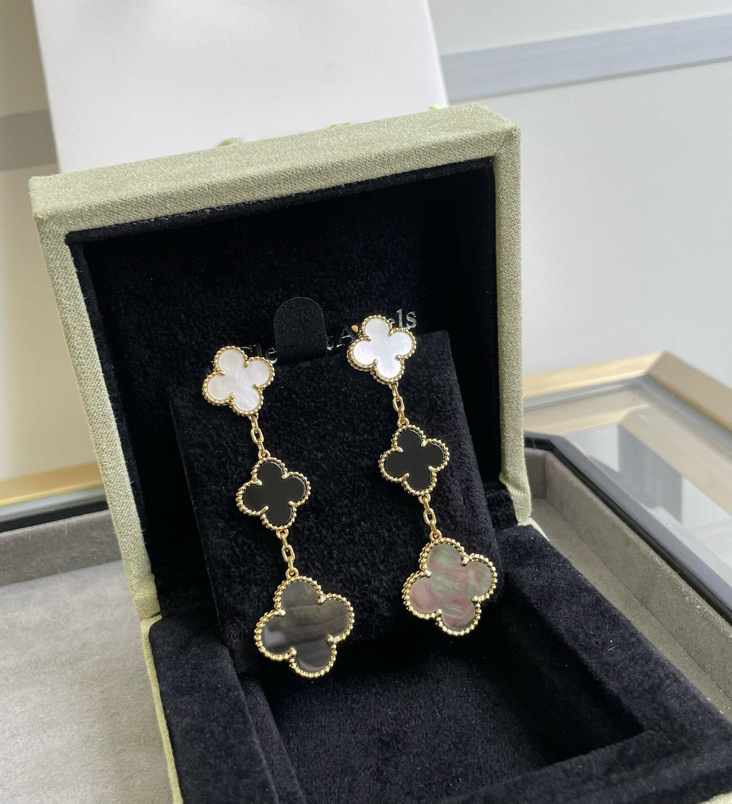 ¡®Lume Jewels¡¯CLOVER 3 MOTIF MOP ONYX DARK MOP PINK GOLD EARRINGS