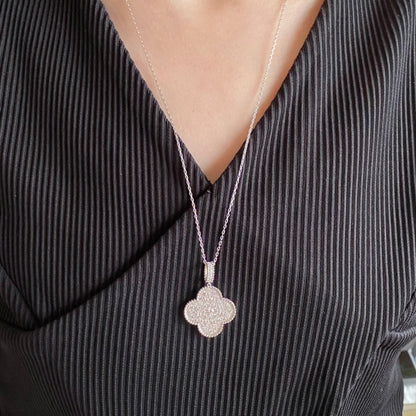 ¡®Lume Jewels¡¯CLOVER 25MM LARGE PEDANT DIAMOND PAVED LONG NECKLACE