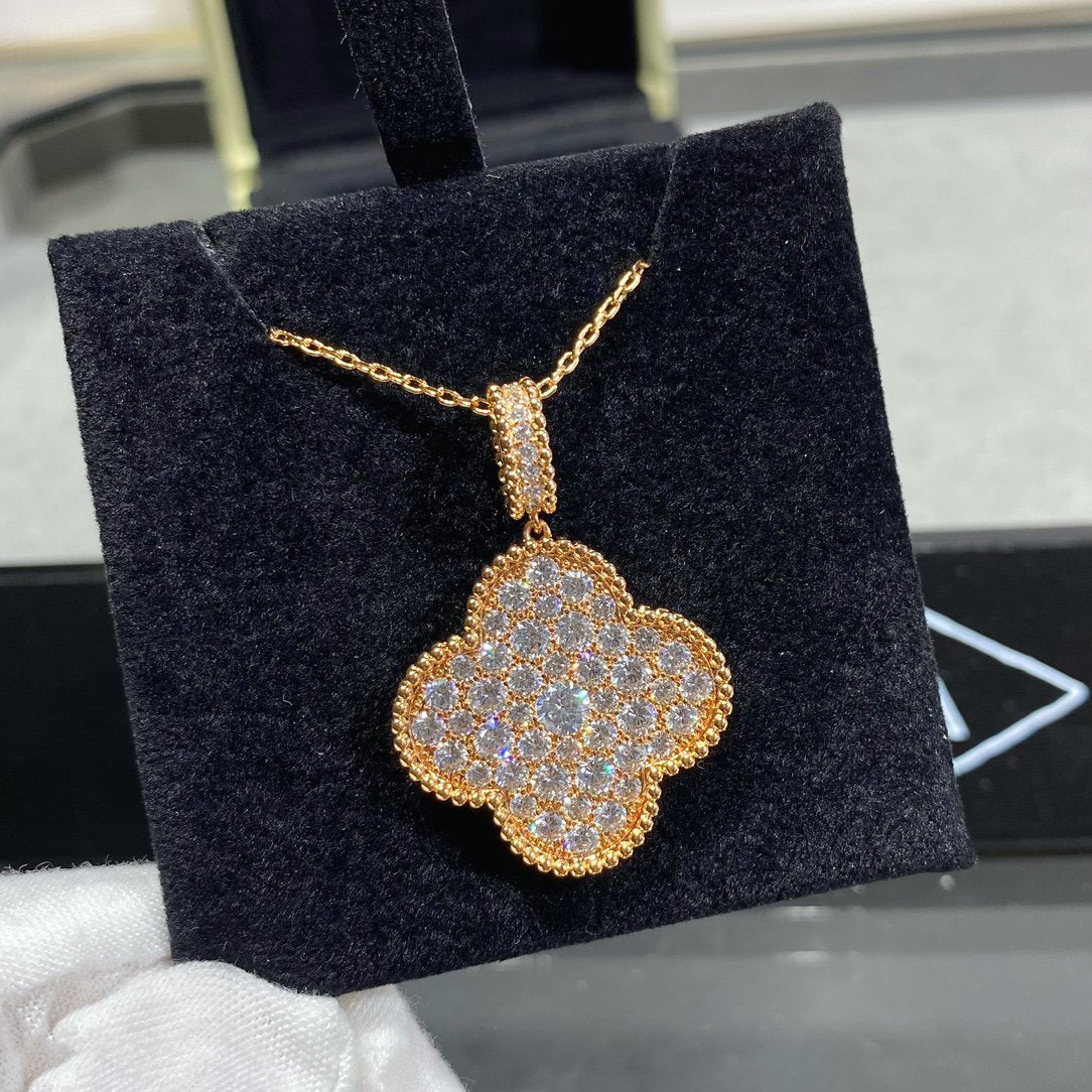 ¡®Lume Jewels¡¯CLOVER 25MM LARGE PEDANT DIAMOND PAVED LONG NECKLACE