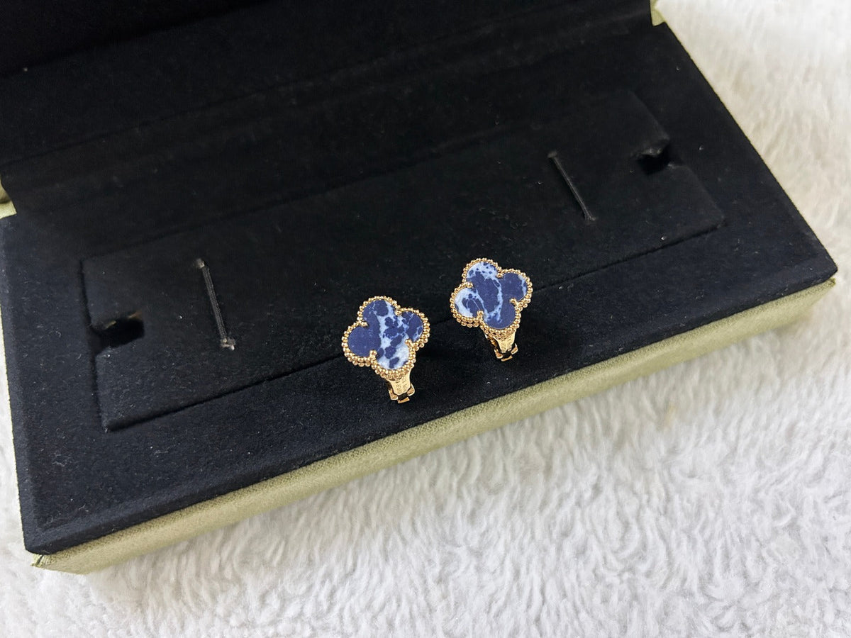 ¡®Lume Jewels¡¯CLOVER PIETERSITE MEDIUM STUD EARRINGS