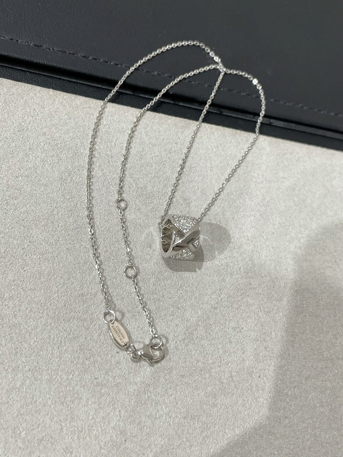 ¡®Lume Jewels¡¯LIENS EVIDENCE DIAMOND PAVED NECKLACE