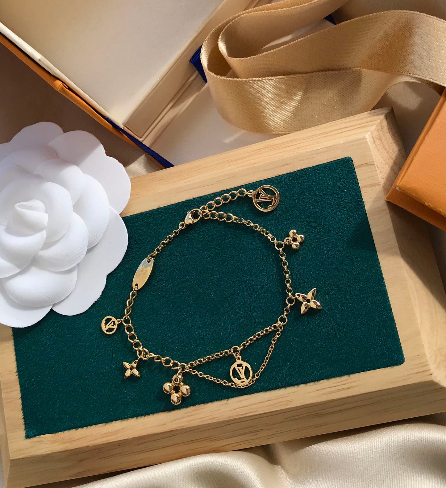 ¡®Lume Jewels¡¯BLOOMING PINK GOLD MOP BRACELET