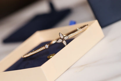 ¡®Lume Jewels¡¯IDYLLE GOLD OPEN BRACELET DIAMOND PAVED