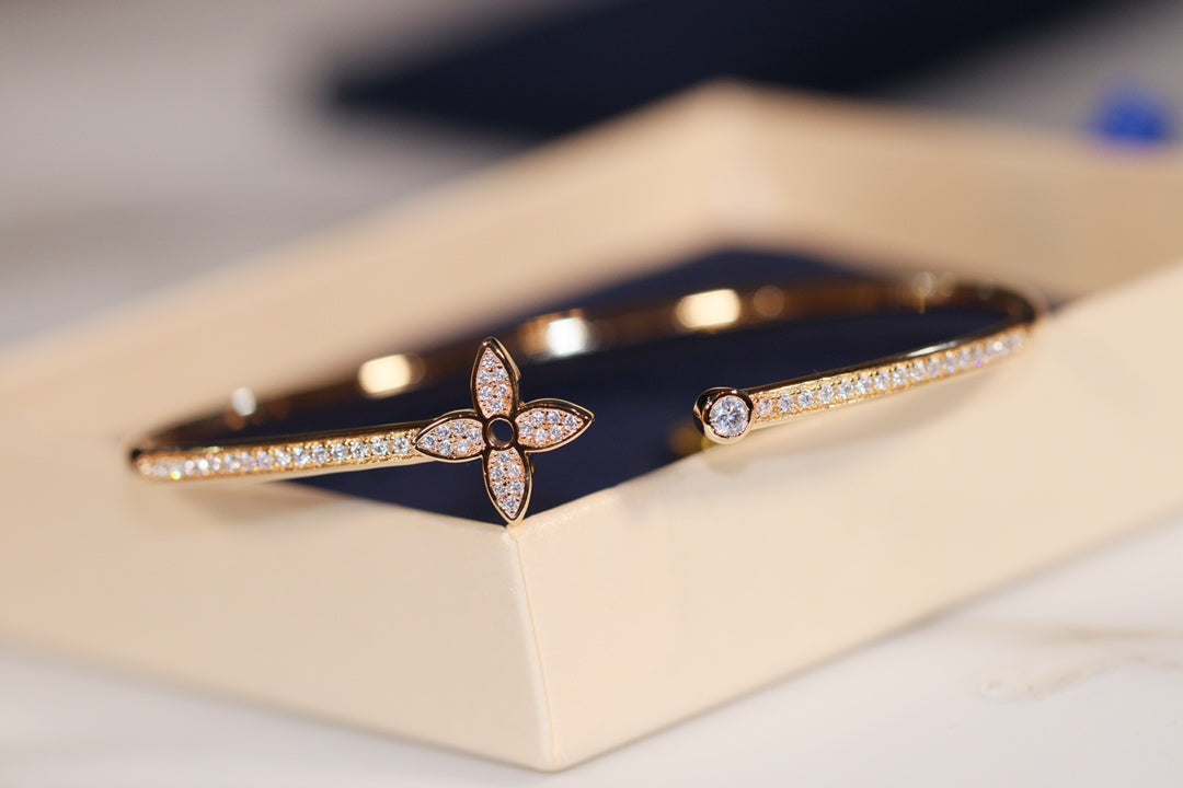 ¡®Lume Jewels¡¯IDYLLE GOLD OPEN BRACELET DIAMOND PAVED