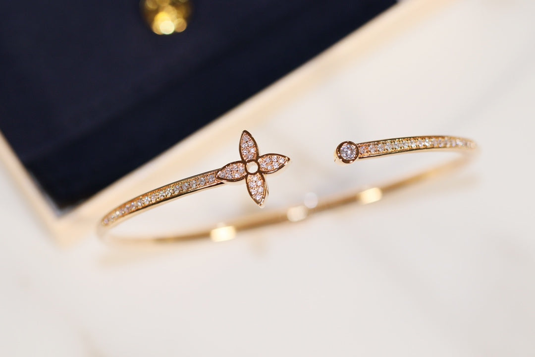 ¡®Lume Jewels¡¯IDYLLE GOLD OPEN BRACELET DIAMOND PAVED