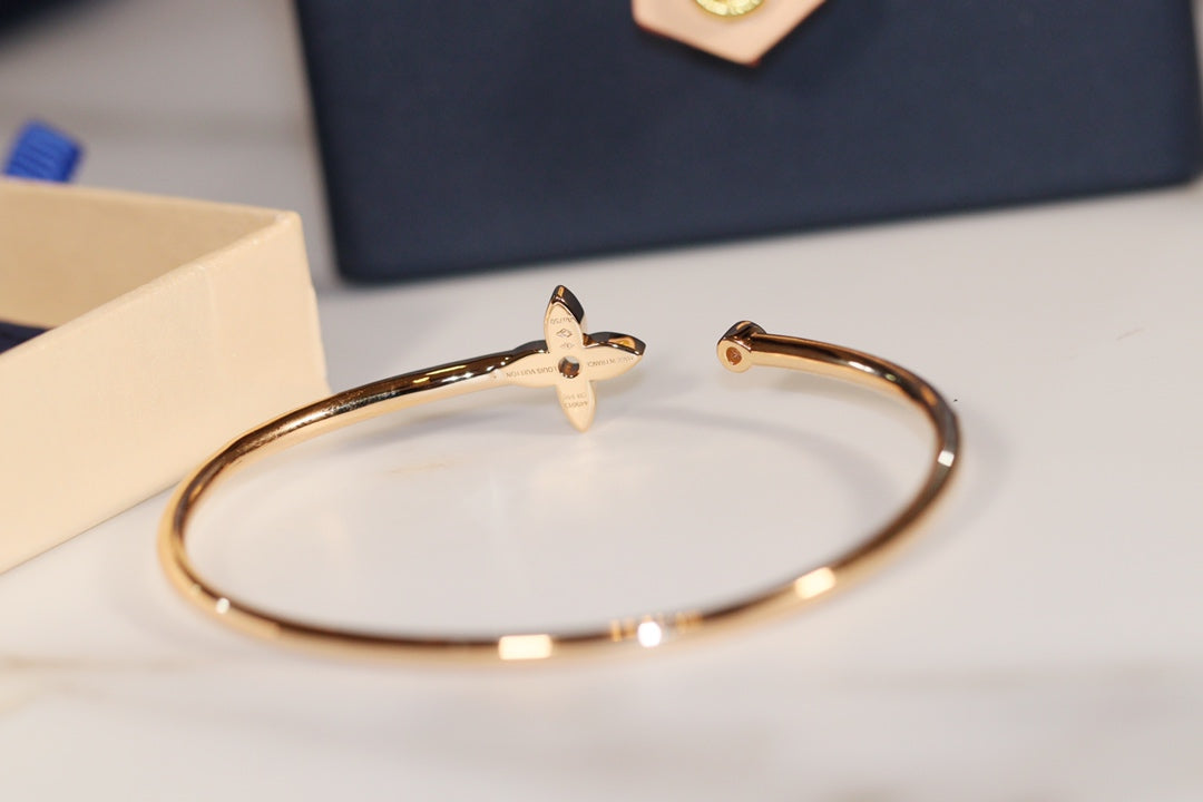 ¡®Lume Jewels¡¯IDYLLE GOLD OPEN BRACELET DIAMOND PAVED