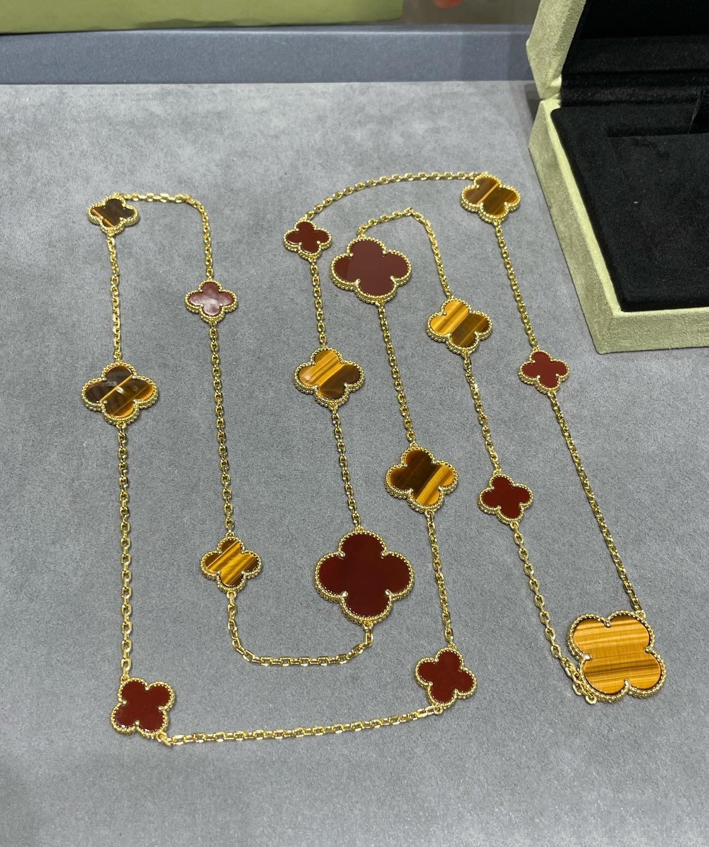 ¡®Lume Jewels¡¯CLOVER 16 MOTIF CARNELIAN TIGER EYE ROSE GOLD NECKLACE