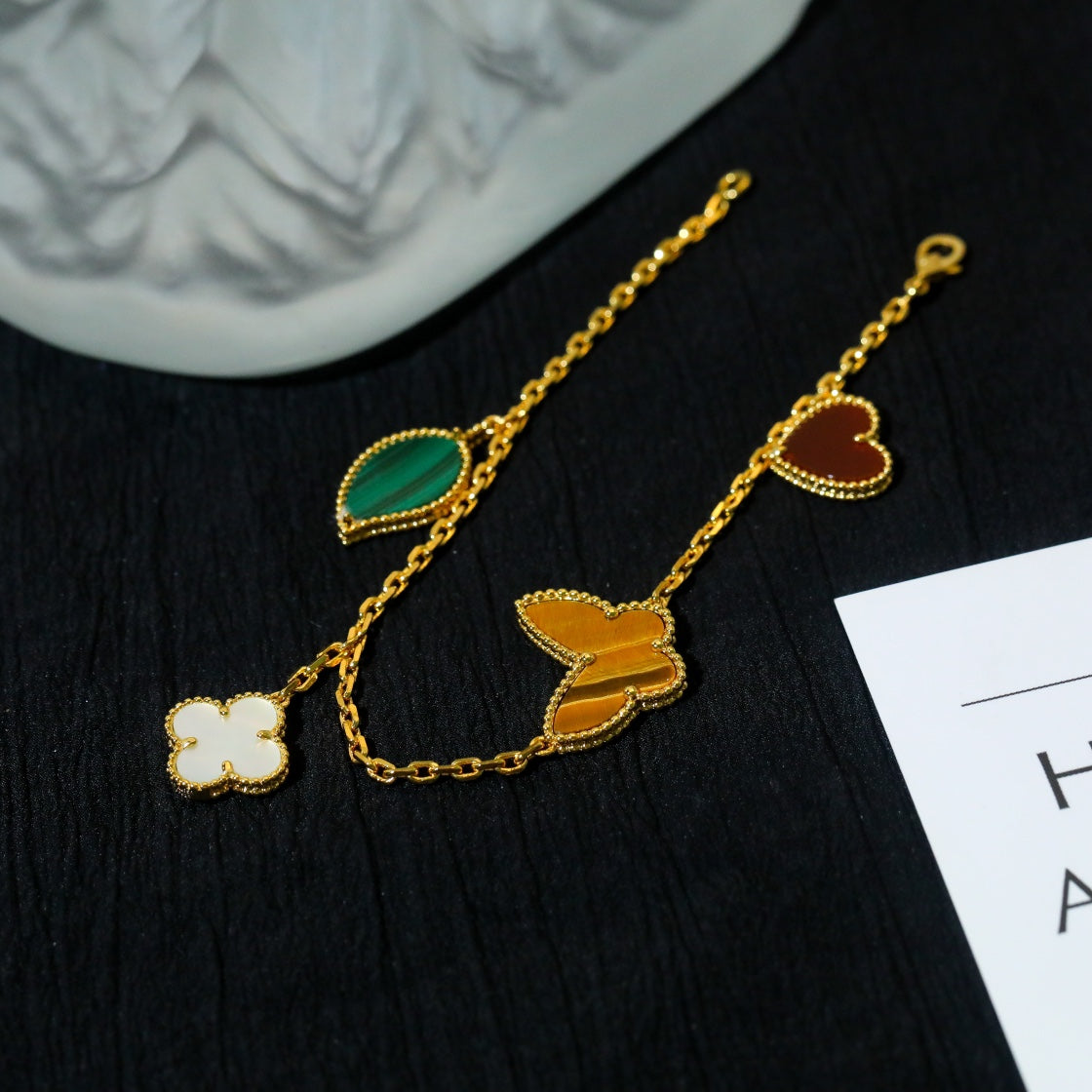 ¡®Lume Jewels¡¯LUCKY SPRING 5 MOTIF GOLD BRACELET