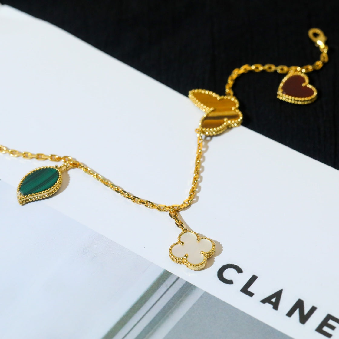 ¡®Lume Jewels¡¯LUCKY SPRING 5 MOTIF GOLD BRACELET