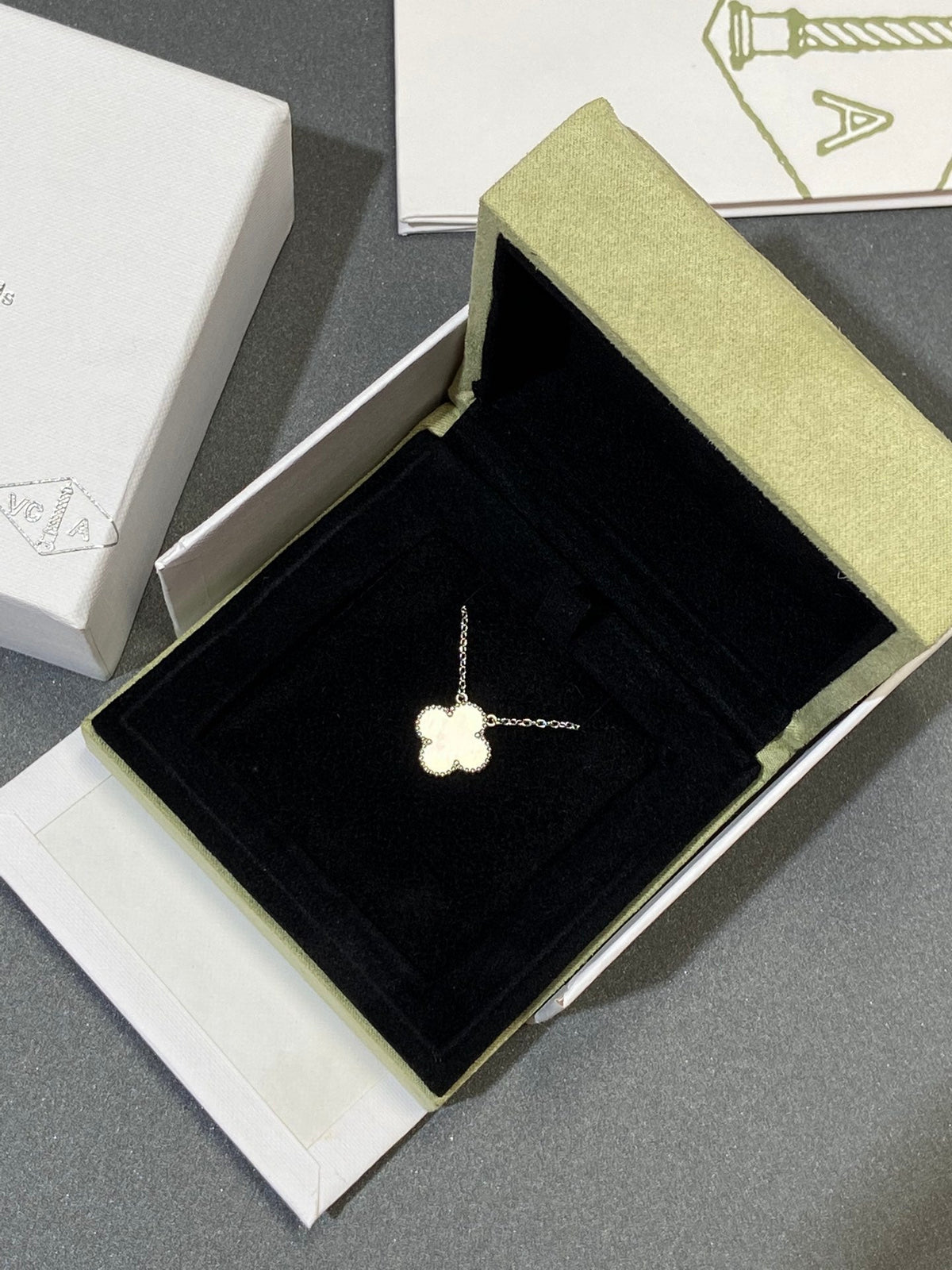 ¡®Lume Jewels¡¯CLOVER MEDIUM SILVER WHITE MOP NECKLACE