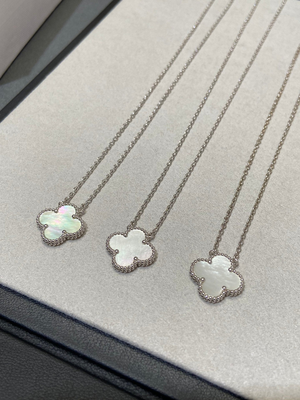 ¡®Lume Jewels¡¯CLOVER MEDIUM SILVER WHITE MOP NECKLACE